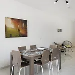 Spacious 3bd With Country Views & Large Front Terrace With Outside Furniture Lejlighed *