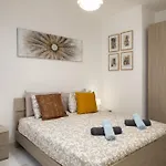 Spacious 3bd With Country Views & Large Front Terrace With Outside Furniture