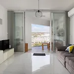 Spacious 3bd With Country Views & Large Front Terrace With Outside Furniture Lejlighed *