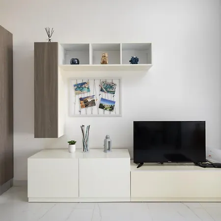 Spacious 3bd With Country Views & Large Front Terrace With Outside Furniture 公寓 *