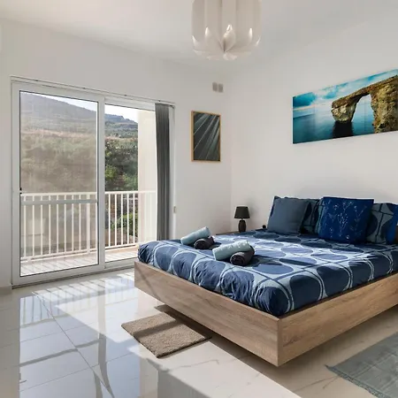 Lägenhet Spacious 3bd With Country Views & Large Front Terrace With Outside Furniture *
