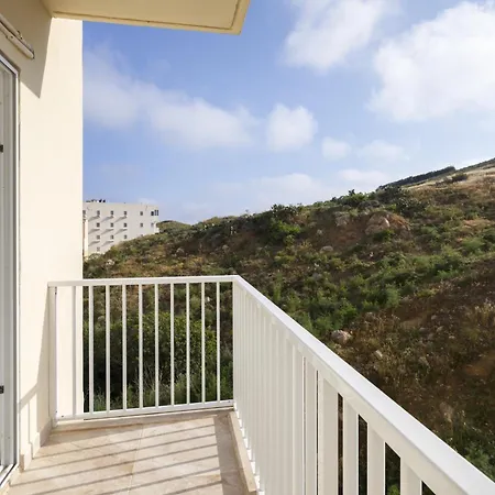 Apartment Spacious 3bd With Country Views & Large Front Terrace With Outside Furniture *