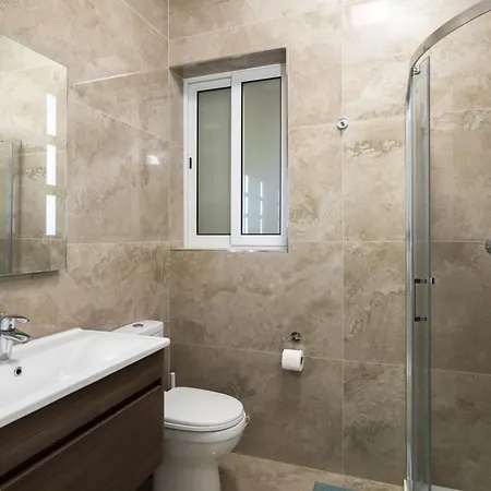 Apartment Spacious 3bd With Country Views & Large Front Terrace With Outside Furniture