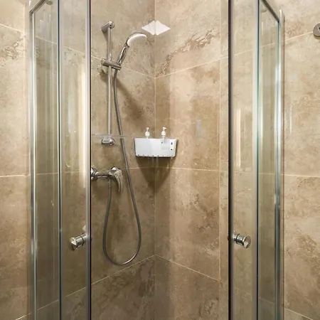 Spacious 3bd With Country Views & Large Front Terrace With Outside Furniture