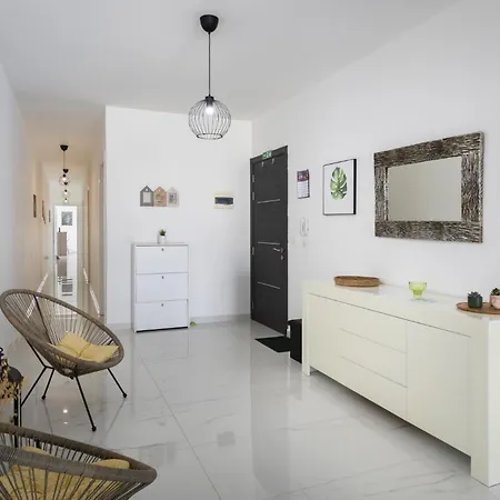 Spacious 3bd With Country Views & Large Front Terrace With Outside Furniture Appartamento Zebbug (Gozo)