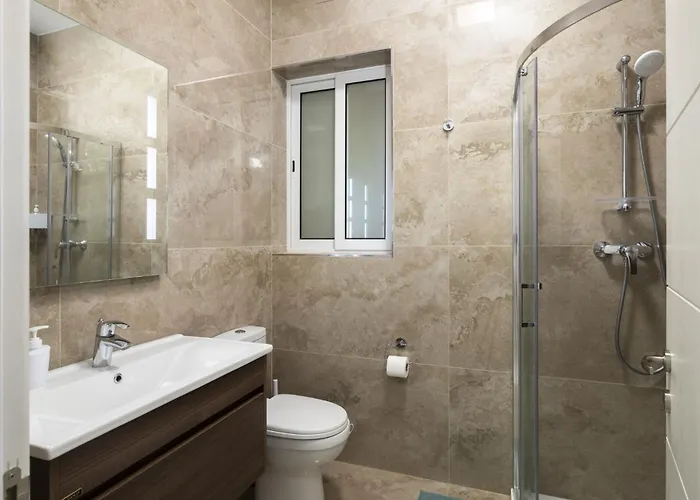 Apartment Spacious 3bd With Country Views & Large Front Terrace With Outside Furniture