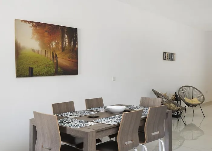 Spacious 3bd With Country Views & Large Front Terrace With Outside Furniture Apartment *