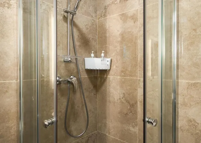 Spacious 3bd With Country Views & Large Front Terrace With Outside Furniture