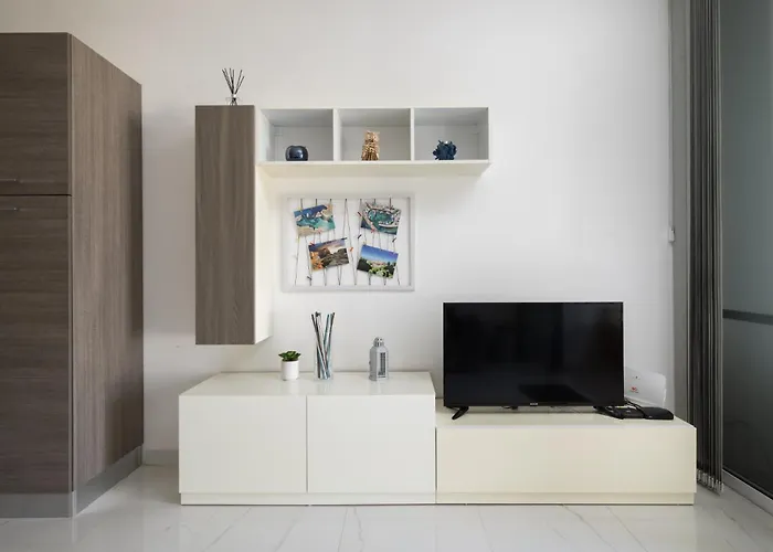 Spacious 3bd With Country Views & Large Front Terrace With Outside Furniture Apartment *