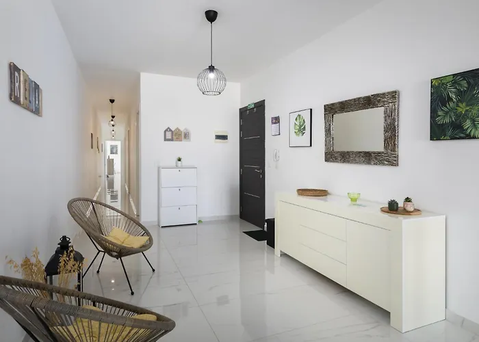 Spacious 3bd With Country Views & Large Front Terrace With Outside Furniture Apartment Zebbug (Gozo)