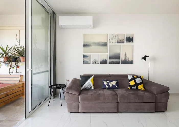 Spacious 3bd With Country Views & Large Front Terrace With Outside Furniture Zebbug (Gozo)