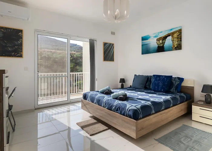 Apartment Spacious 3bd With Country Views & Large Front Terrace With Outside Furniture *